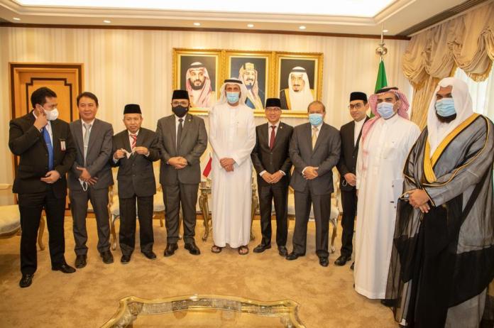 Bahas Umrah dengan Menteri Haji Saudi, Menag: Insya Allah akan Ada Kabar Baik